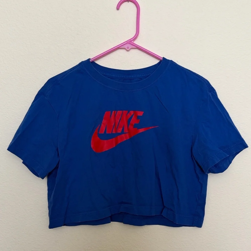 Nike Logo Graphic Cropped T Shirt